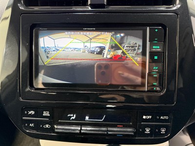 2016 Toyota Prius - Thumbnail