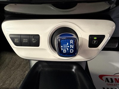 2016 Toyota Prius - Thumbnail