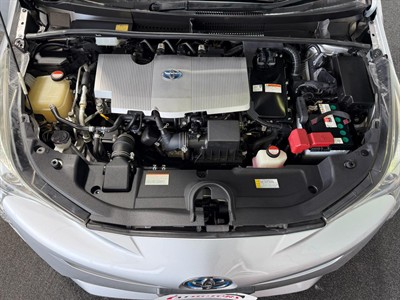 2016 Toyota Prius - Thumbnail
