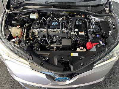 2017 Toyota C-HR - Thumbnail