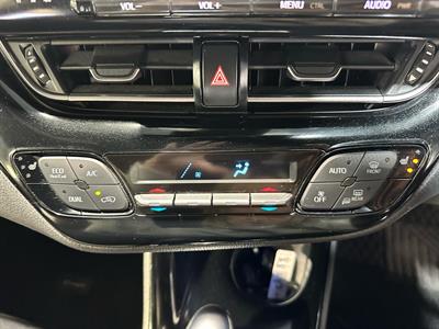 2017 Toyota C-HR - Thumbnail