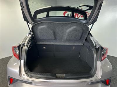 2017 Toyota C-HR - Thumbnail