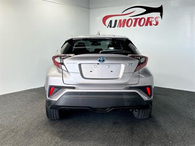 2017 Toyota C-HR - Thumbnail