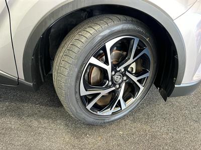 2017 Toyota C-HR - Thumbnail