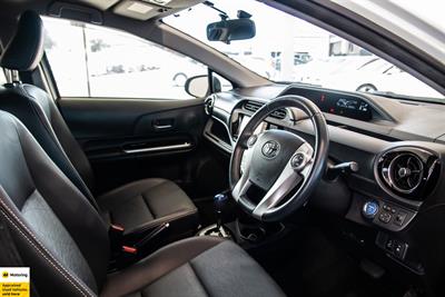 2015 Toyota Aqua - Thumbnail