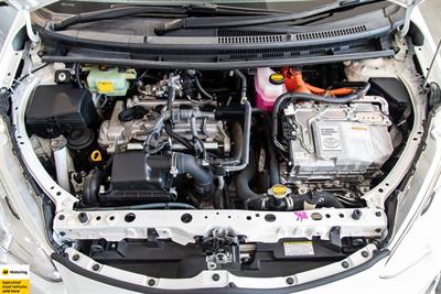 2015 Toyota Aqua - Thumbnail