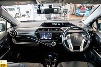 2015 Toyota Aqua - Thumbnail