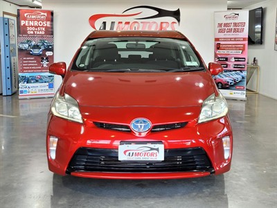 2013 Toyota Prius - Thumbnail