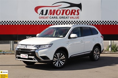 2022 Mitsubishi Outlander - Thumbnail