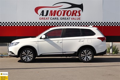2022 Mitsubishi Outlander - Thumbnail