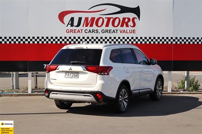 2022 Mitsubishi Outlander - Thumbnail