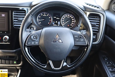 2022 Mitsubishi Outlander - Thumbnail