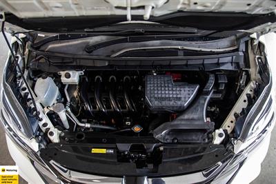 2017 Nissan Serena - Thumbnail