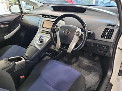 2014 Toyota Prius - Thumbnail