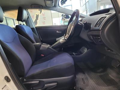 2014 Toyota Prius - Thumbnail