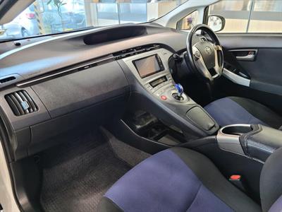 2014 Toyota Prius - Thumbnail