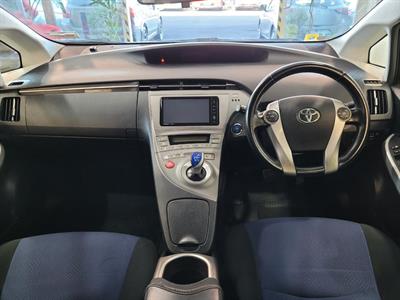 2014 Toyota Prius - Thumbnail