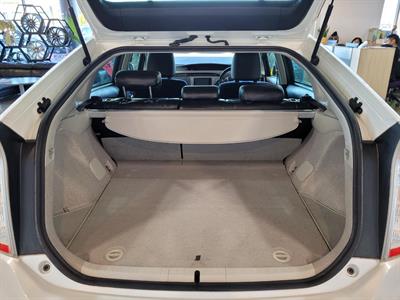2014 Toyota Prius - Thumbnail