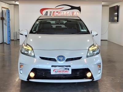 2014 Toyota Prius - Thumbnail
