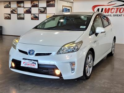 2014 Toyota Prius - Thumbnail