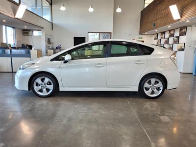 2014 Toyota Prius - Thumbnail