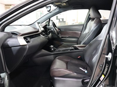 2017 Toyota C-HR - Thumbnail