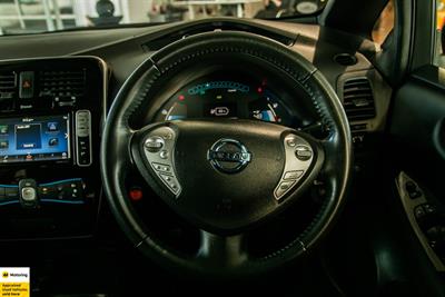 2016 Nissan Leaf - Thumbnail