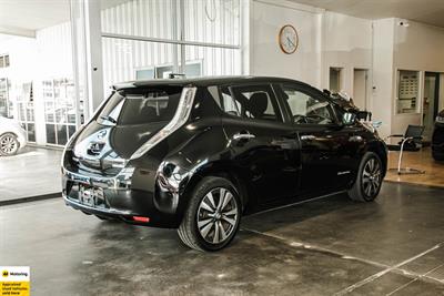 2016 Nissan Leaf - Thumbnail