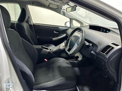 2013 Toyota Prius - Thumbnail