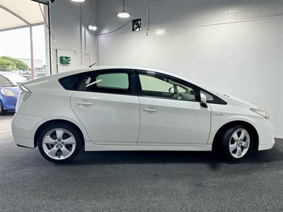 2013 Toyota Prius - Thumbnail