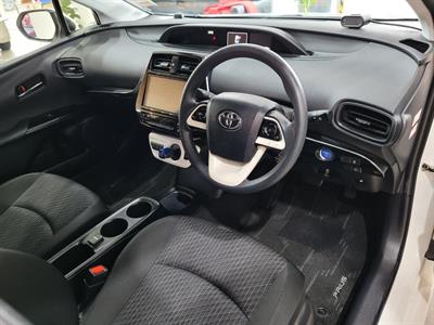 2017 Toyota Prius - Thumbnail
