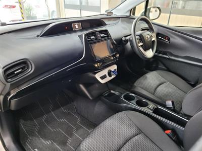 2017 Toyota Prius - Thumbnail
