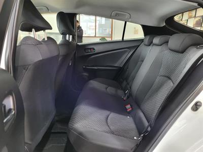 2017 Toyota Prius - Thumbnail