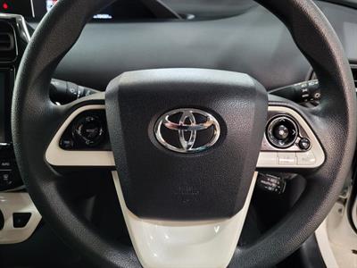 2017 Toyota Prius - Thumbnail