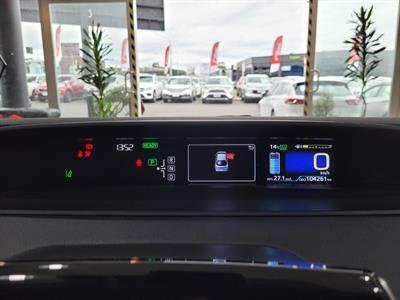 2017 Toyota Prius - Thumbnail
