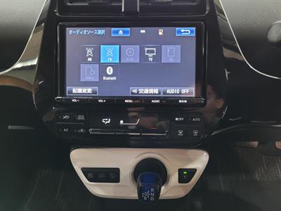 2017 Toyota Prius - Thumbnail