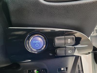 2017 Toyota Prius - Thumbnail
