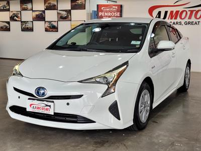 2017 Toyota Prius - Thumbnail