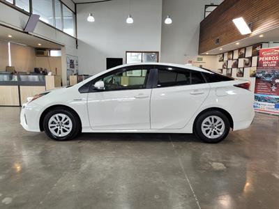 2017 Toyota Prius - Thumbnail