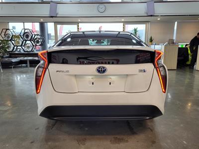2017 Toyota Prius - Thumbnail