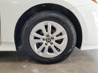 2017 Toyota Prius - Thumbnail