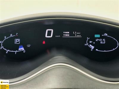 2014 Nissan Serena - Thumbnail