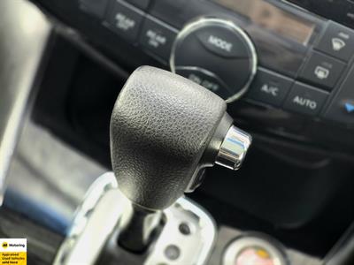 2014 Nissan Serena - Thumbnail