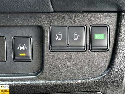 2014 Nissan Serena - Thumbnail