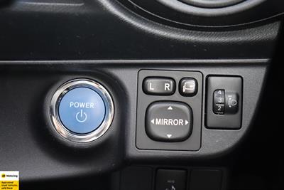 2013 Toyota Aqua - Thumbnail
