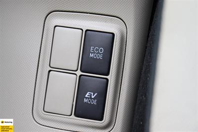 2013 Toyota Aqua - Thumbnail