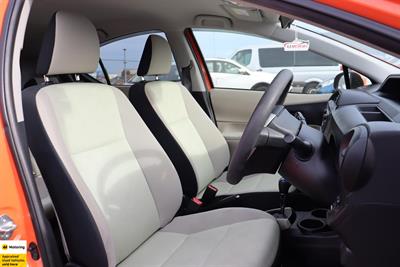 2013 Toyota Aqua - Thumbnail