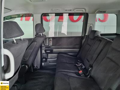 2012 Honda STEPWAGON - Thumbnail