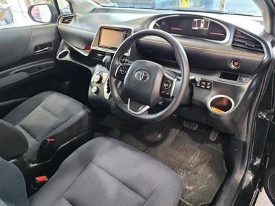 2016 Toyota Sienta - Thumbnail