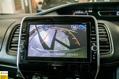 2017 Nissan Serena - Thumbnail